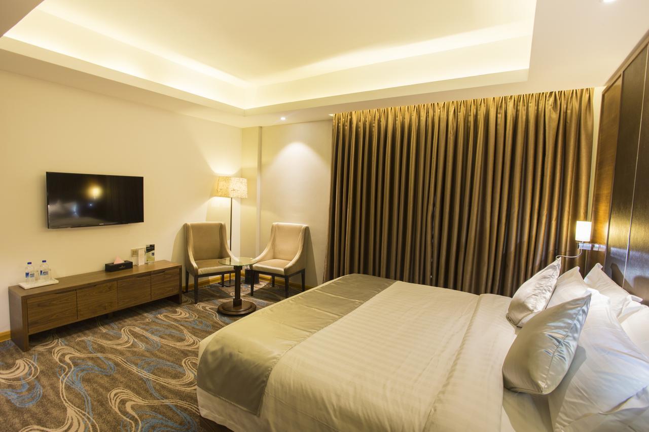 Golden Tulip - The Grandmark Dakka Dış mekan fotoğraf